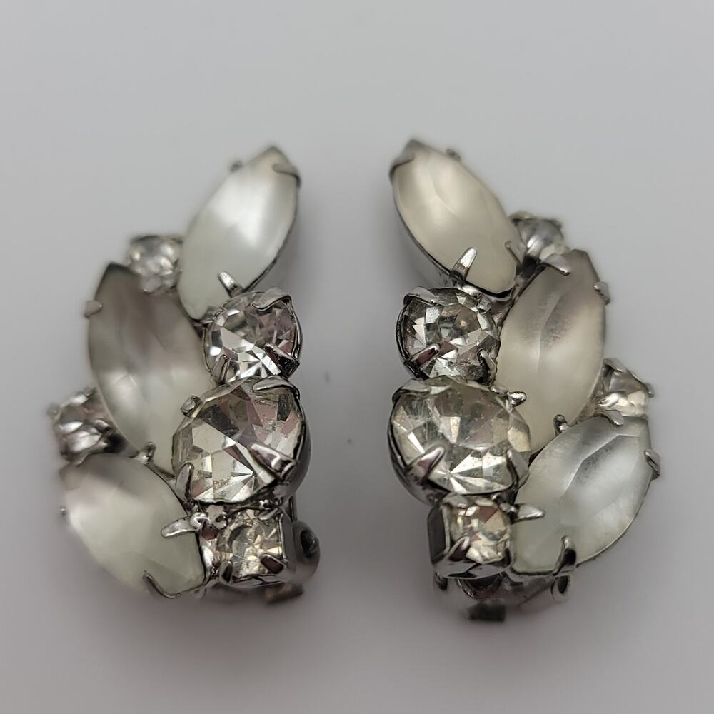 Vintage Silver-tone Frosted Marquise Clear Chaton Rhinestones Clip on Earrings